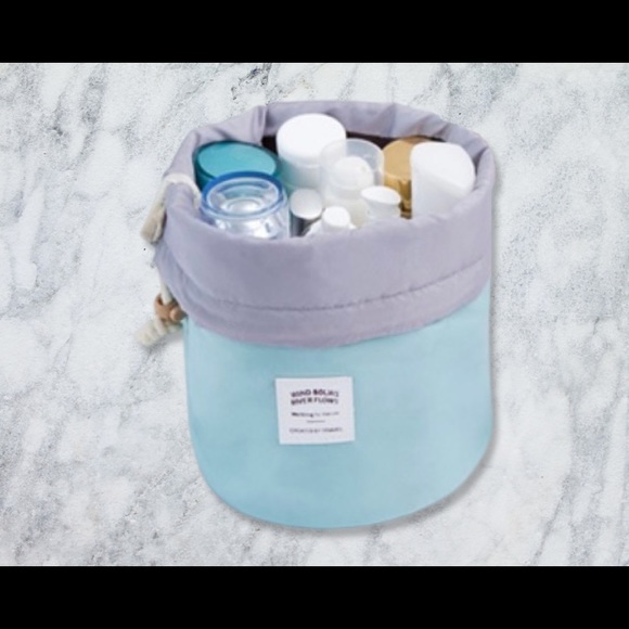 Drawstring Makeup Bag - 2 options (red or blue) - Picture 3 of 4